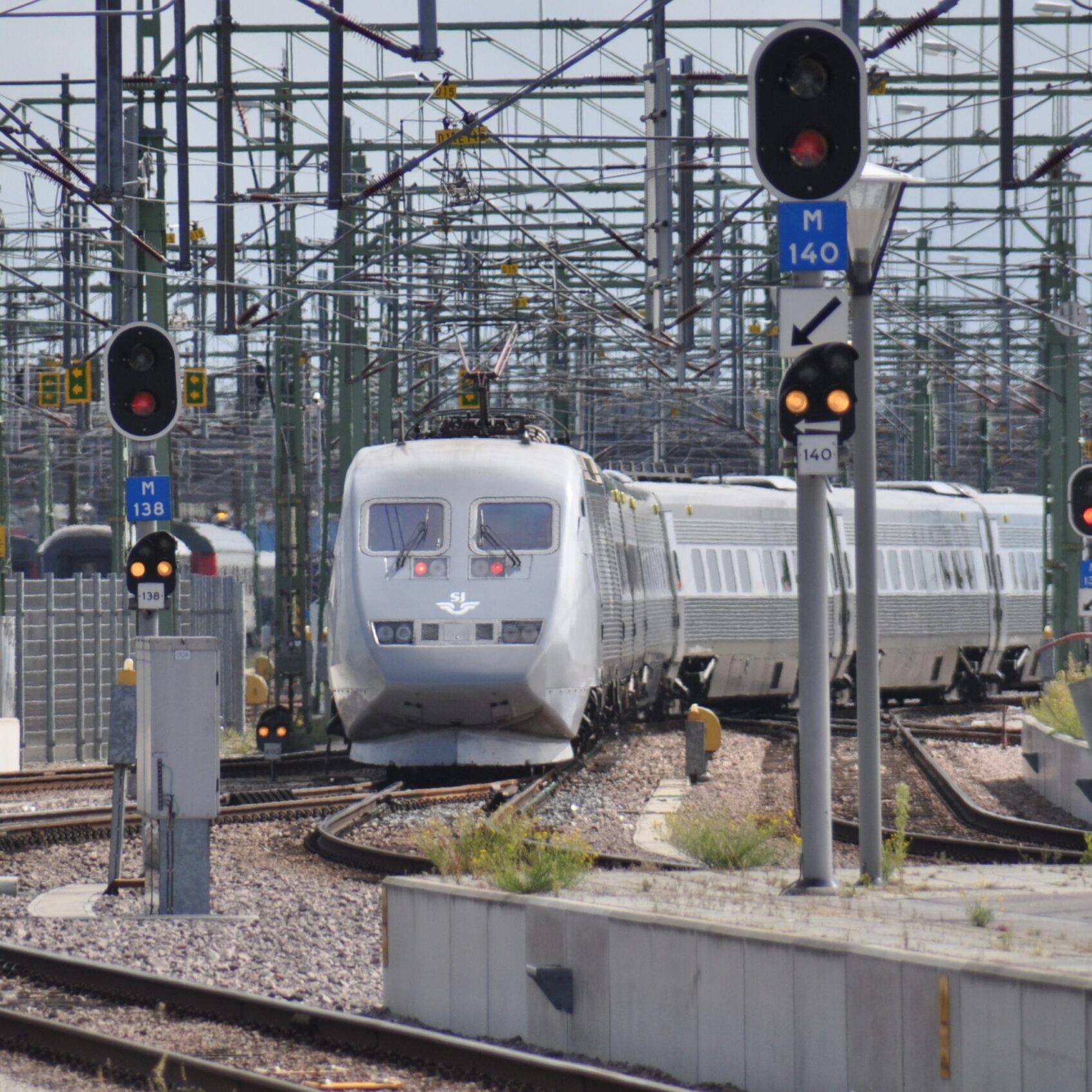 train-1639413 train-1639413
